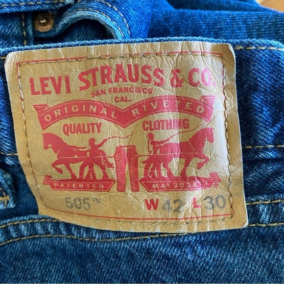 Levi's 505 Men's size 42w/30L Blue Straight Jeans with Classic Indigo Color - Picture 8 of 9